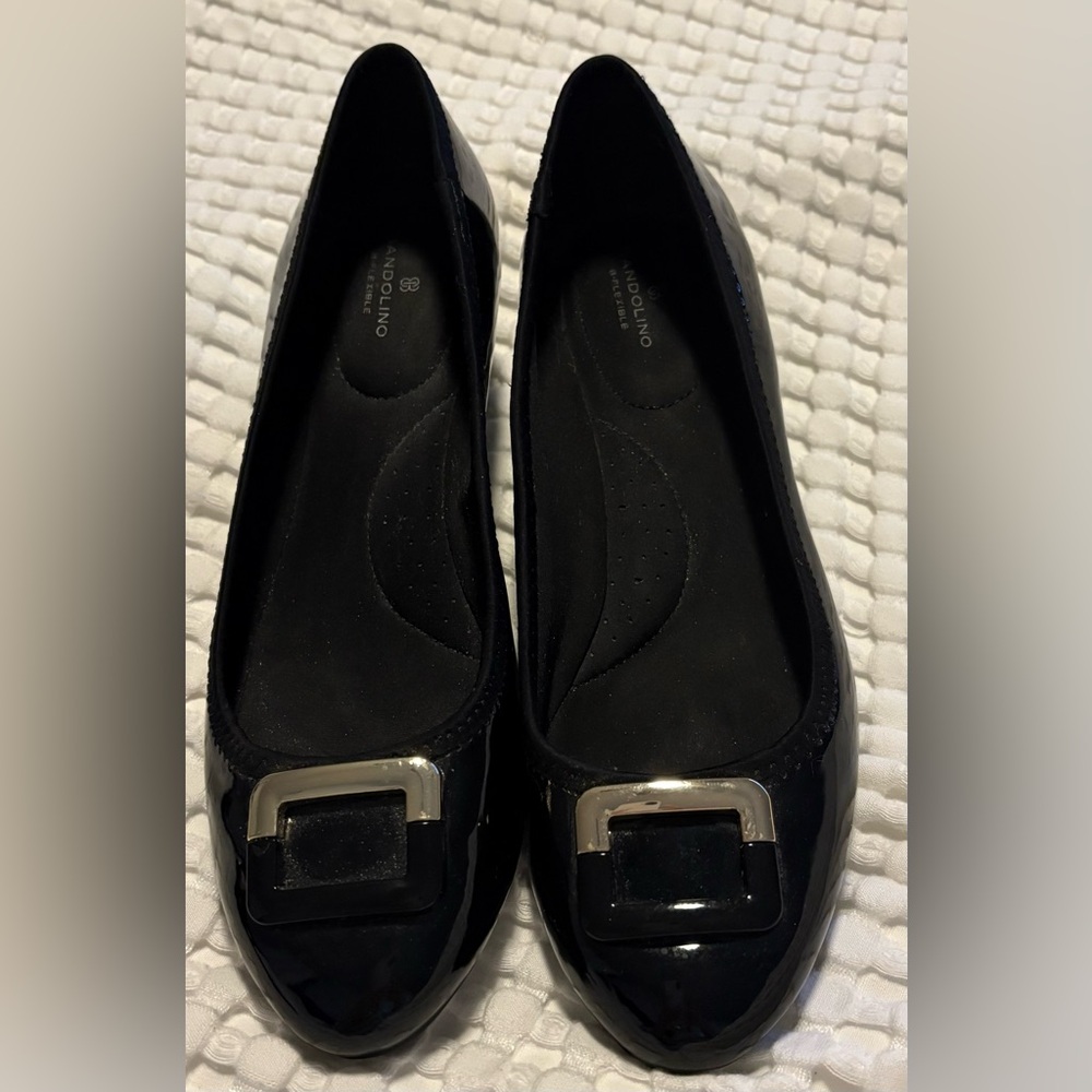 Bandolino Women's Tad Wedge Pump Faux Buckle Dress Shoes shiny Black Size 9